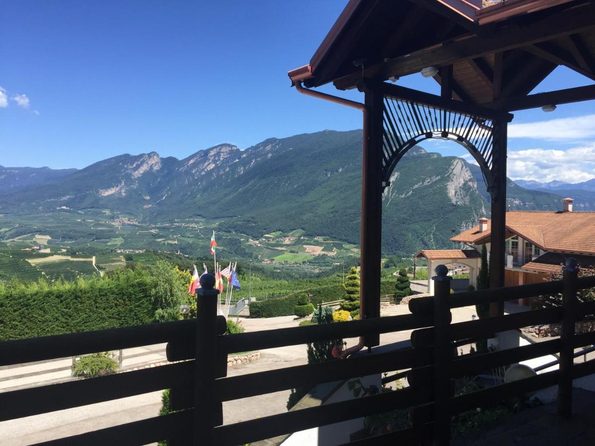 Hotel Ristorante Scoiattolo Sporminore Luaran gambar