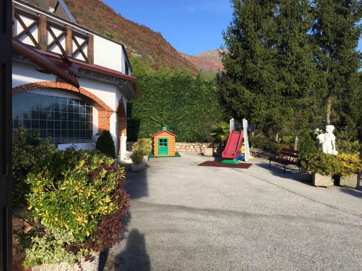 Hotel Ristorante Scoiattolo Sporminore Luaran gambar